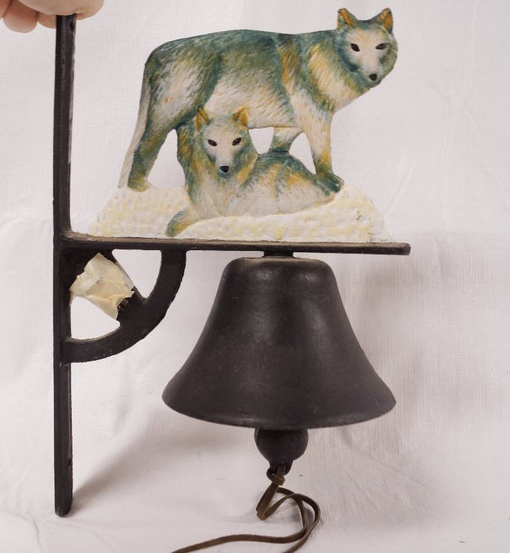 lot 2169 image: Awesome Cast Iron Wolf Entry Bell - Great for Outside Decoration
