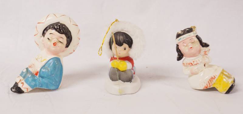 lot 2171 image: Ceramic Figurines - Cute - See Photos for Details