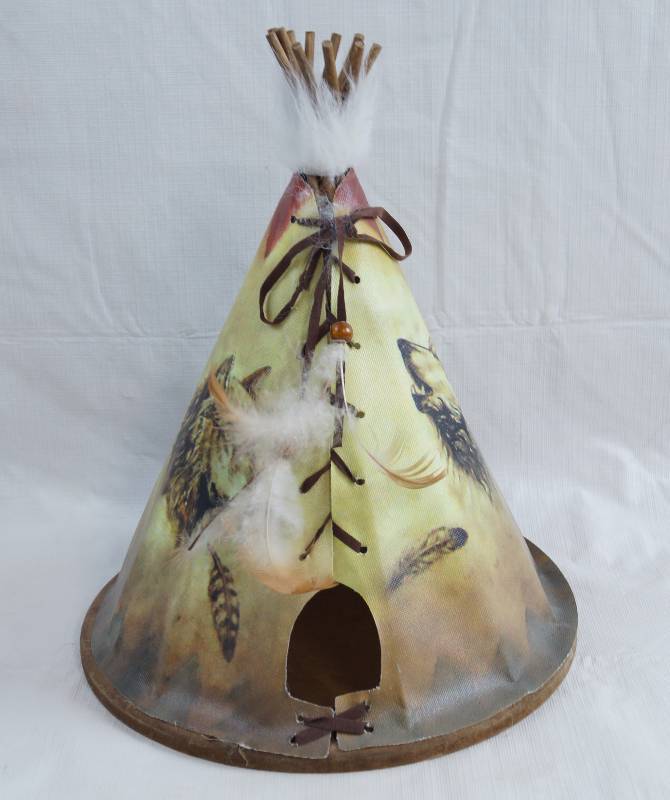 lot 2270 image: Tee-Pee Figurine - See Photos for Details