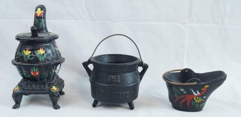 lot 2276 image: Cast Iron Miniatures  - Ash Can, Kettle and Pot-Belly Stove - AWESOME