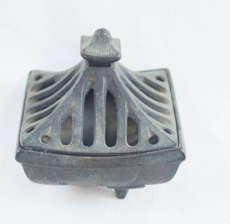 lot 2281 image: Cast Iron Incense Burner Oriental Theme - Very Cool