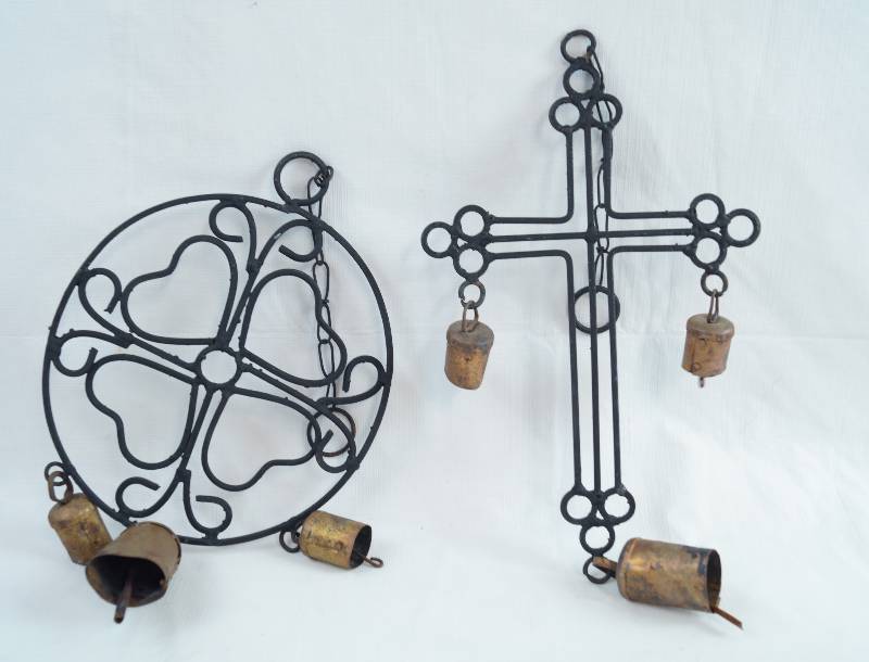 lot 2283 image: Outdoor Metal Decor with Bells - Very Cool