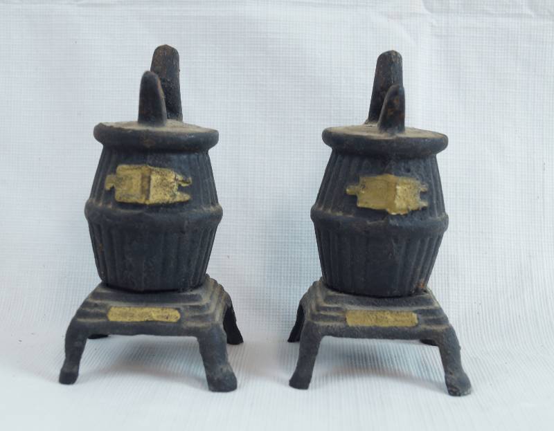 lot 2284 image: Salt and Pepper Shakers - See Photos for Details