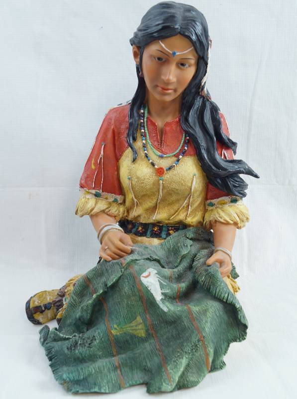 lot 2293 image: Beautiful Native American Statuette - See Photos for Details