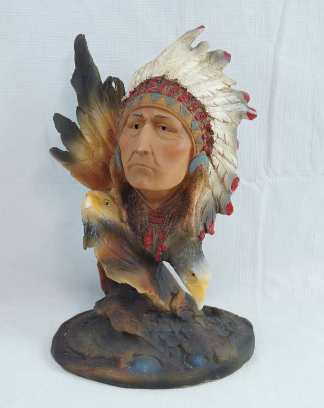 lot 2296 image: Native American Man with Eagle Figurine - Neat