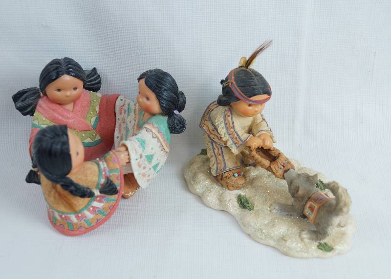 lot 2303 image: Lot of 2 ENESCO Friends of the Feather Figurines - So Cute