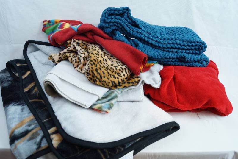 lot 2314 image: Lot fo Blankets - All in great condition - from clean and non-smoking home