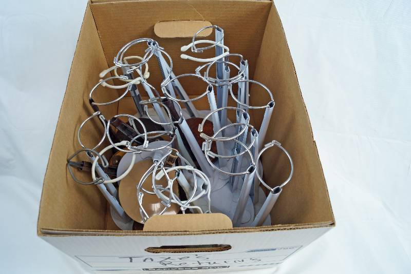 lot 2321 image: Box of 25 Adjustable Doll Stands - Medium and Large