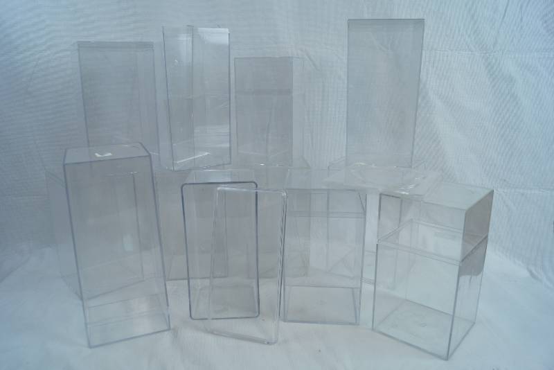 lot 2325 image: Lot of Clear, Acrylic Doll or Figurine Display Cases - More than 10 See pics