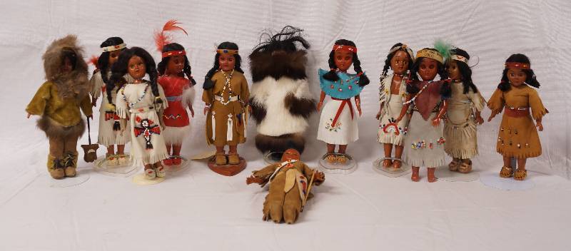 lot 2206 image: Lot of Native American Dolls - Very Cute