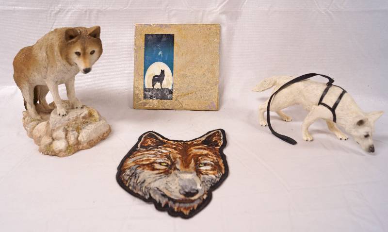 lot 2218 image: Lot of Assorted Wolf Items - Very Cool