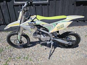 lot 7600 image: Unused MZK 124cc Dirt Bike MSYSX.125DBA