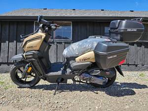 lot 7608 image: Unused&nbspTank Pro 200 Scooter with Deluxe Storage Cases