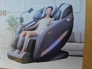 lot 7632 image: Unused&nbspIRMC Full Body Massage Chair with AI Technology and Voice Control
