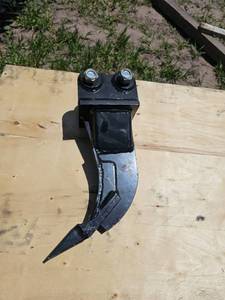 lot 7637 image: Unused&nbspHeavy Equipment Ripper Shank Assembly with Dual Pin Mount