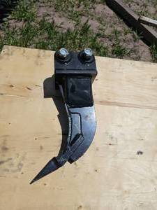 lot 7638 image: Unused&nbspHeavy Equipment Ripper Shank Assembly with Dual Pin Mount