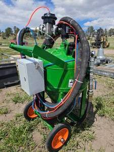 lot 7666 image: Unused&nbspIndustrial Pressure Pot Sandblaster with Pneumatic Controls