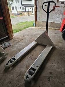 lot 7737 image: Used Crown PTH50 Pallet Jack 5000lb Capacity