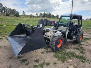 lot 7000 image: 2008 Bobcat V417 VersaHandler Telescopic Tool Carrier with 84 Bucket - Diesel Engine, Low Hours