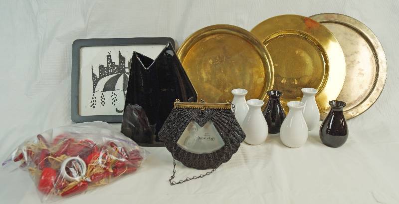 lot 6670 image: Lot of Pretty Home Decor, vases, napkin rings and charger plates - one silver plated