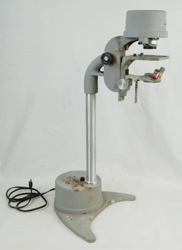lot 2471 image: Vintage Bausch & Lomb Microscope