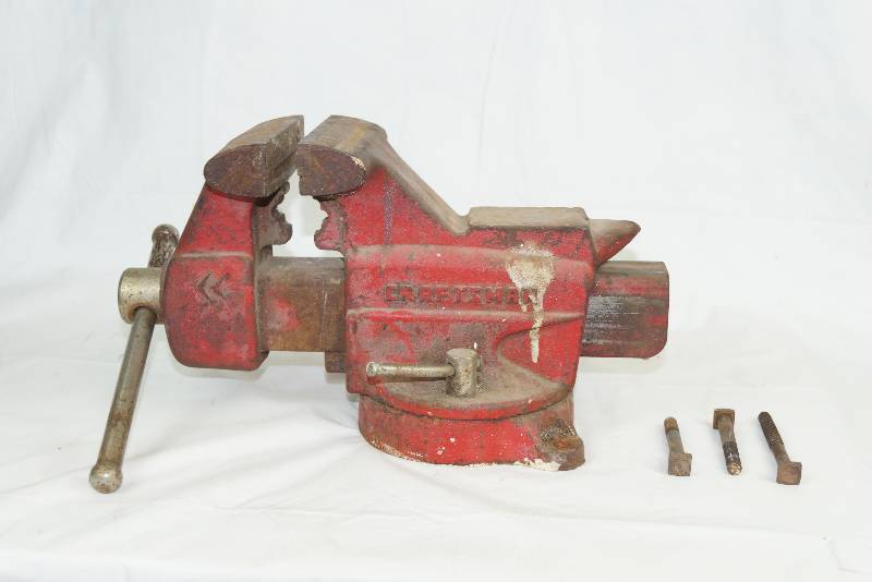 lot 2453 image: Craftsman VISE - M# 891.5181 - w Mounting Screws WOW
