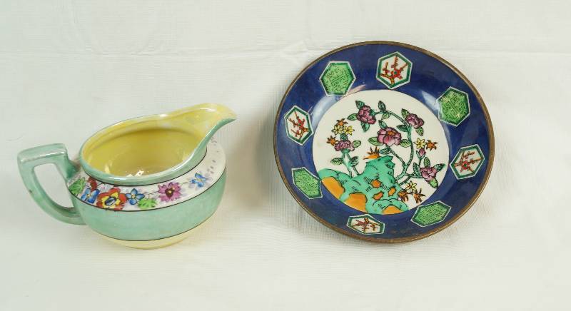 lot 2463 image: Gold Castle Teapot (JAPAN) & Beautiful Decorative Bowl