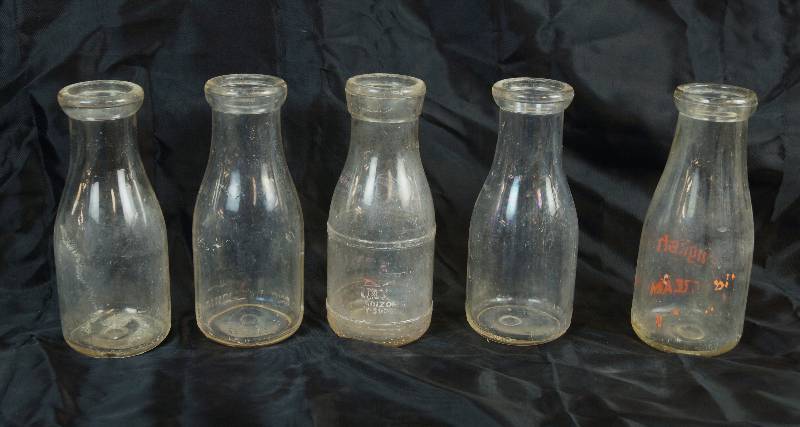 lot 2465 image: Lot of 5 Vintage Pint Milk Bottles
