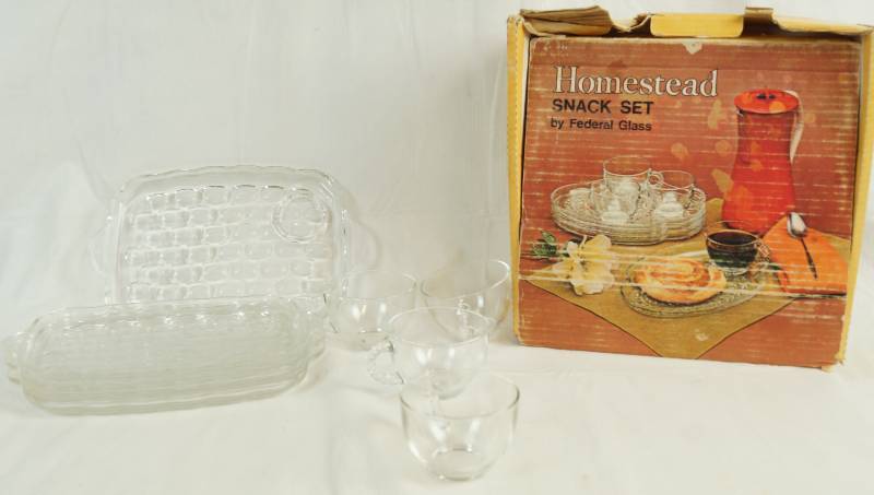 lot 6608 image: Vintage Glass Snack Set - Four Plates and Four Cups - WOW