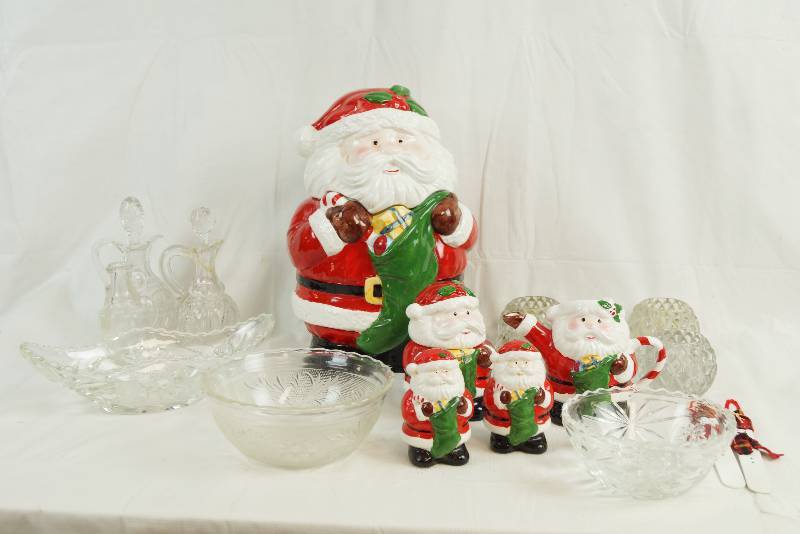 lot 4270 image: Nice Lot of Vintage Glassware and a Santa Tableware Service Set and a Santa Cookie Jar