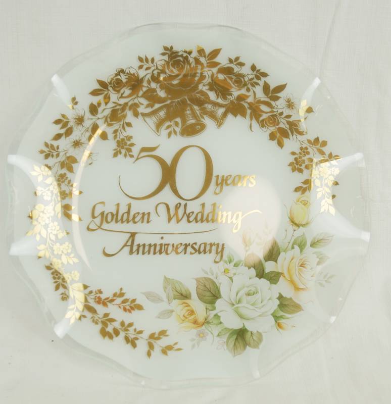 lot 6628 image: Beautiful Fluted Edge Glass Celebration Plate - 50th Wedding Anniversary