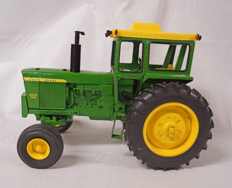 lot 2233 image: Cast Iron Model of a John Deere Tractor - Model 4620 DIESEL - EXCELLENT Condition