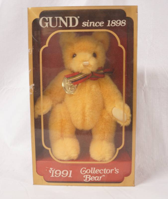 lot 2237 image: Gund Collectors Bear - 1991 - Cute - See Photos for Details