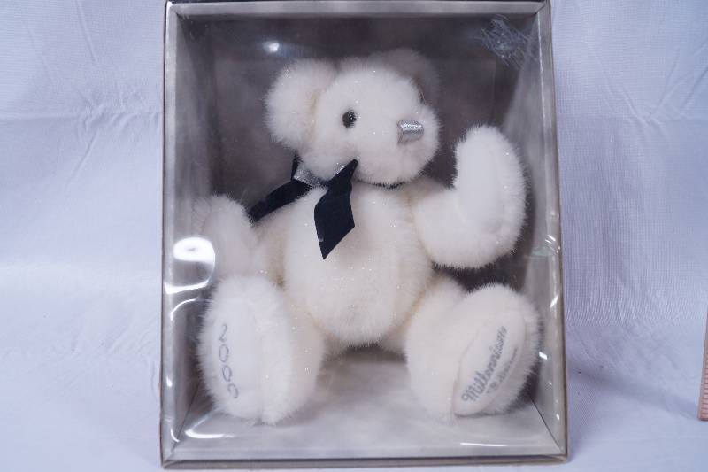 lot 2247 image: Millennium Edition Collectors Bear - 2000 - Very Cute