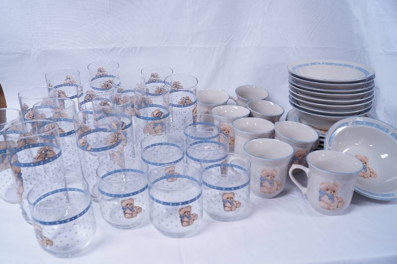 lot 2253 image: Lot of Teddy Bear Glassware - Very Cute
