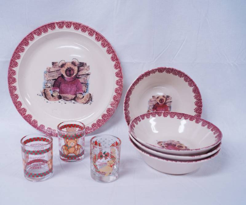 lot 2254 image: Lot of Red Teddy Bear Glassware - See Photos for Details