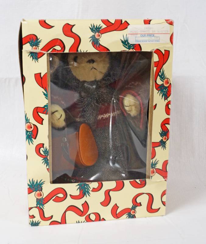 lot 2258 image: Holiday Treasures Bear - See Photos for Details