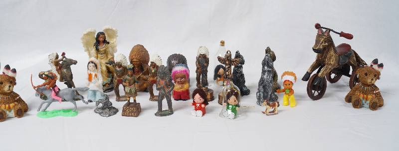 lot 2265 image: Lot of Native American Figurines - See Photos for Details
