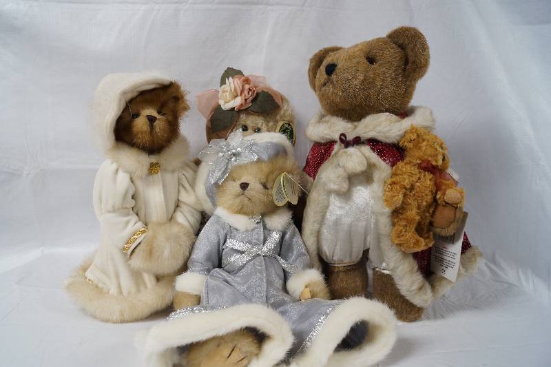 lot 2268 image: Lot of Teddy Bears - Adorable - See Photos for Details