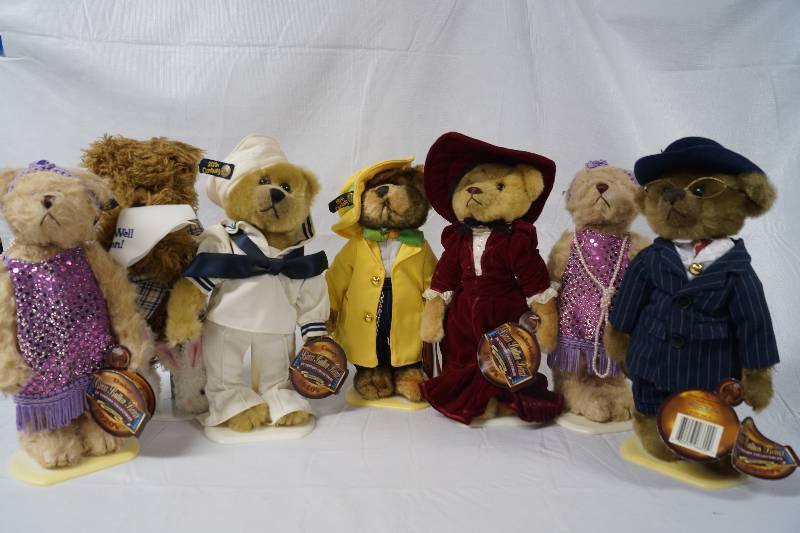 lot 2372 image: Lot of 7 Brass Button Bears- So Cute, Take a Look