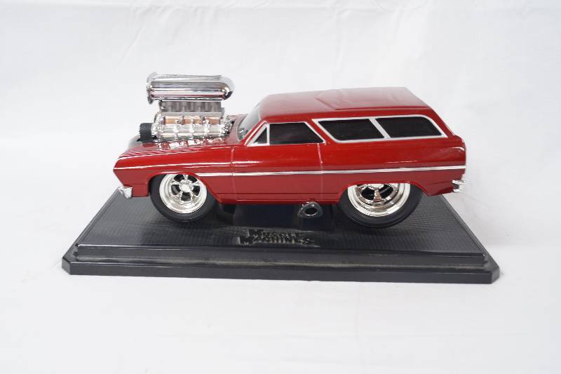 lot 2384 image: Muscle Machines Model Car- Take a Look