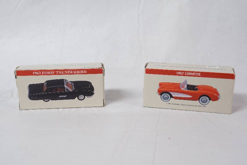 lot 3002 image: 1963 Ford Thunderbird and 1957 Corvette Replica Model Cars- Neat