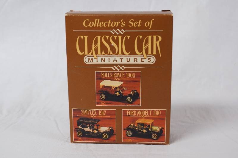 lot 3003 image: Collectors Set of Miniature Classic Car Replica Models- Take a Look