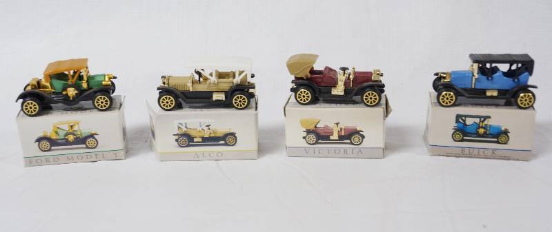 lot 3004 image: Miniature Replica Models of Classic Cars- Cool