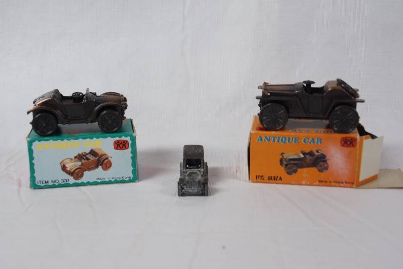 lot 3005 image: Miniature Replica Models of Classic Cars- Cool