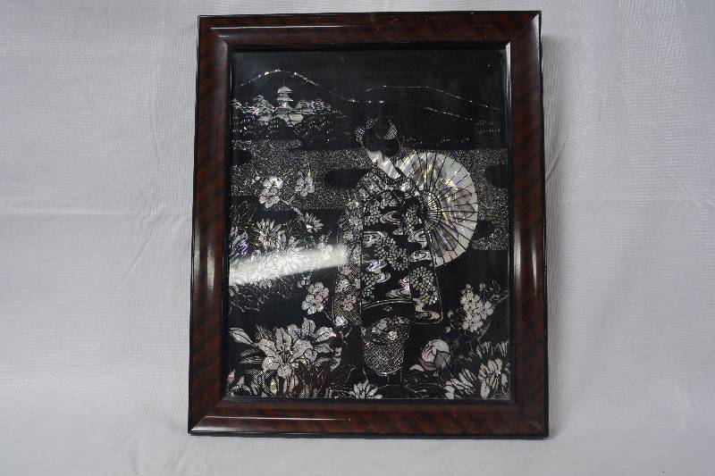 lot 3011 image: Very Pretty Framed Japanese Style Painting- Metallic