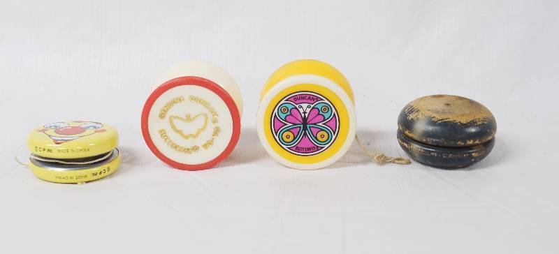 lot 3031 image: Lot of 4 Old Yoyos- What a Find