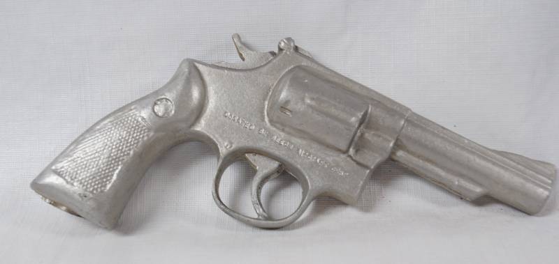 lot 3032 image: Die Cast Metal Gun Replica- Non-functioning Model- Take a Look