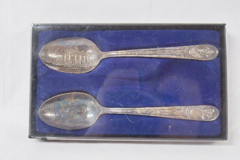 lot 3041 image: Mount Vernon Souvenir Spoons- Cool