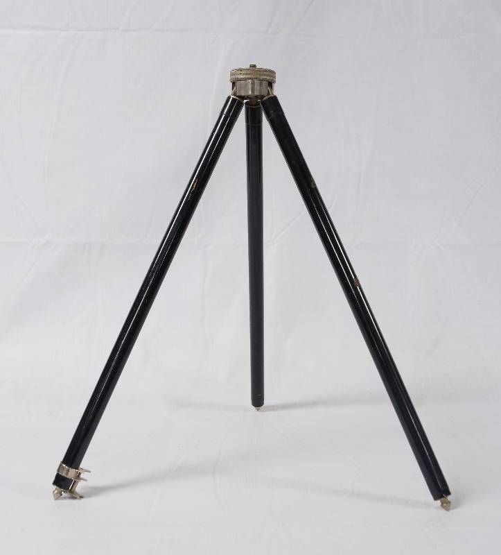 lot 3045 image: VINTAGE 13 Kodak Camera Tripod- Wow Legs Telescope